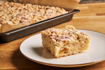 Apple Pie Crumble Bars